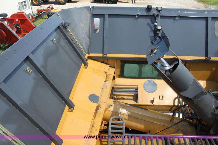 image for item A3735 2009 AGCO Challenger 670B RWA combine