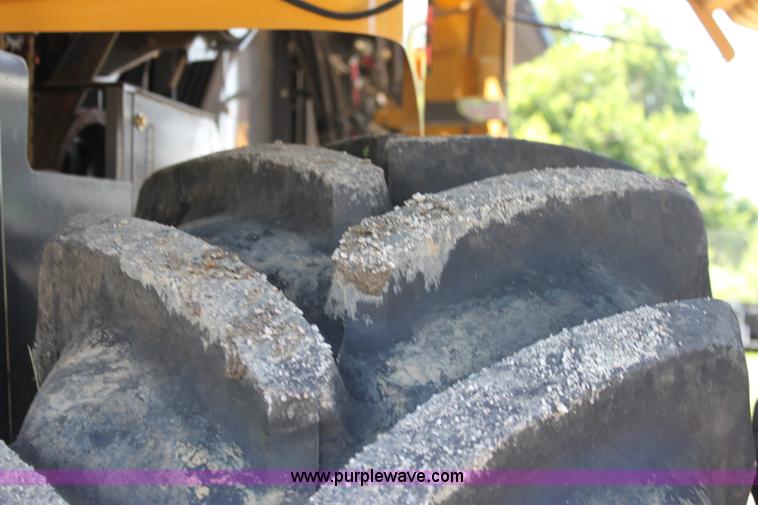 image for item A3735 2009 AGCO Challenger 670B RWA combine