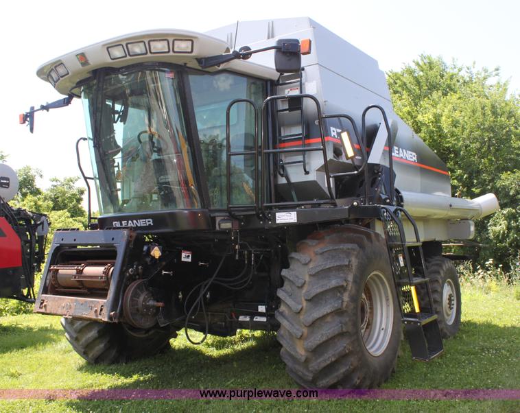 image for item A3737 2003 AGCO Gleaner R75 RWA combine