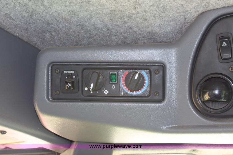 image for item A3737 2003 AGCO Gleaner R75 RWA combine