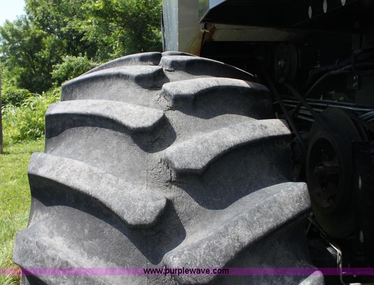 image for item A3737 2003 AGCO Gleaner R75 RWA combine