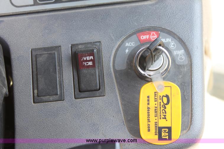 image for item A3738 1995 Caterpillar Challenger CH45 tractor