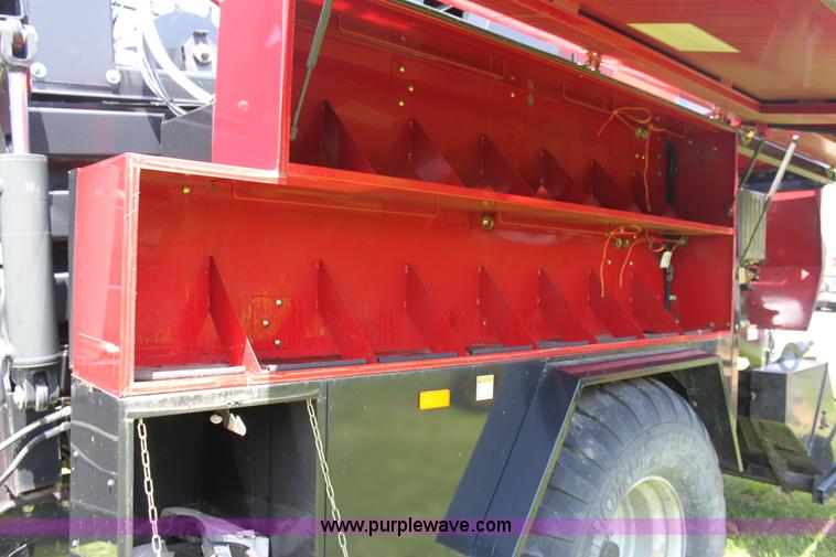 image for item A3740 2006 Case IH LBX332 large square baler