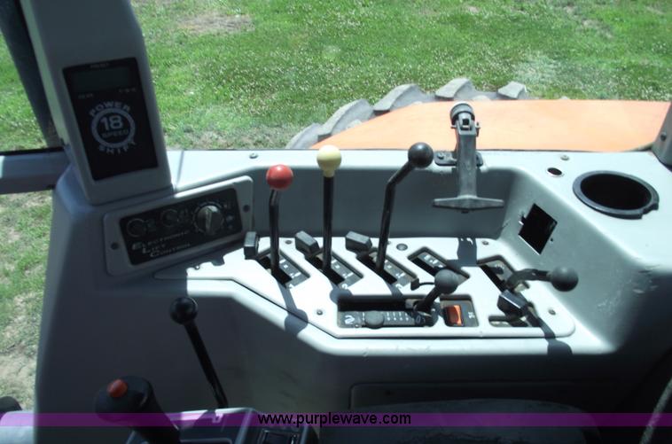 image for item A4213 1995 AGCO Allis 9695 MFWD tractor