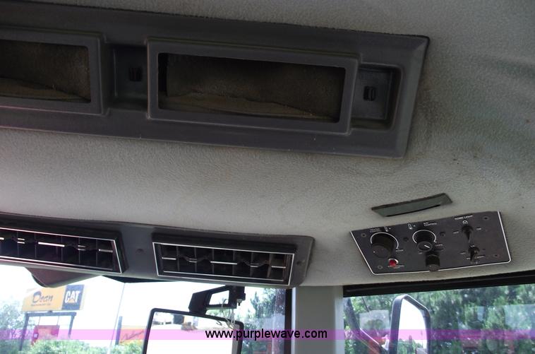 image for item A4213 1995 AGCO Allis 9695 MFWD tractor