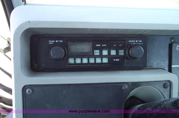 image for item A4213 1995 AGCO Allis 9695 MFWD tractor