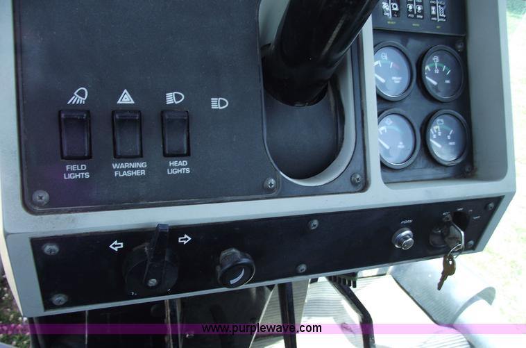 image for item A4213 1995 AGCO Allis 9695 MFWD tractor