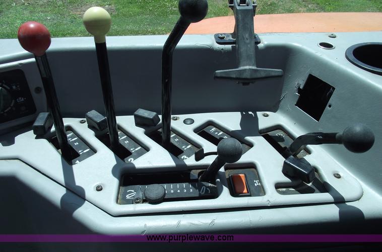 image for item A4213 1995 AGCO Allis 9695 MFWD tractor