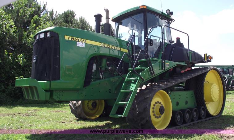 image for item A4215 2000 John Deere 9300T tractor
