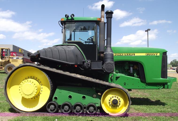 image for item A4215 2000 John Deere 9300T tractor