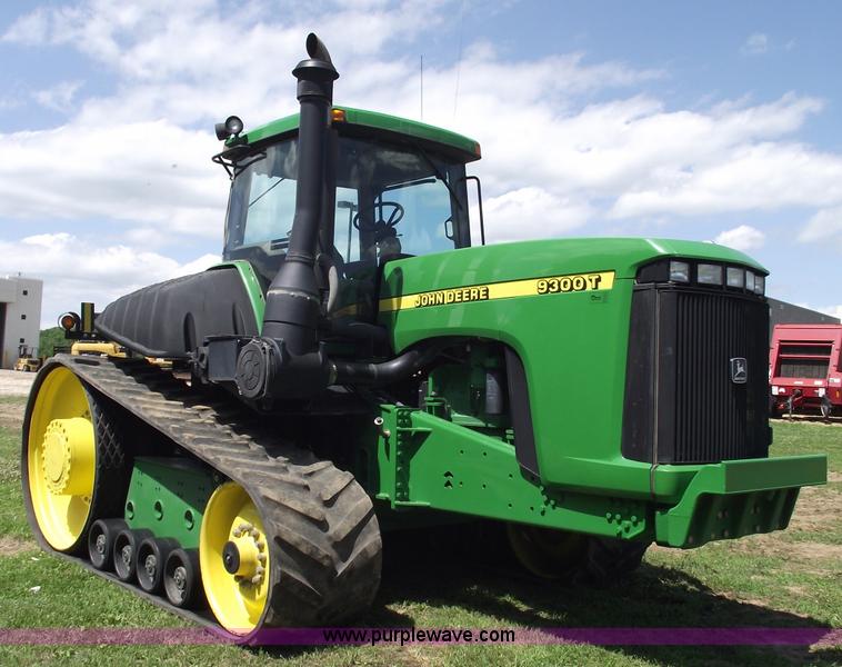 image for item A4215 2000 John Deere 9300T tractor
