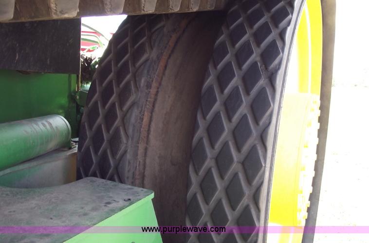 image for item A4215 2000 John Deere 9300T tractor