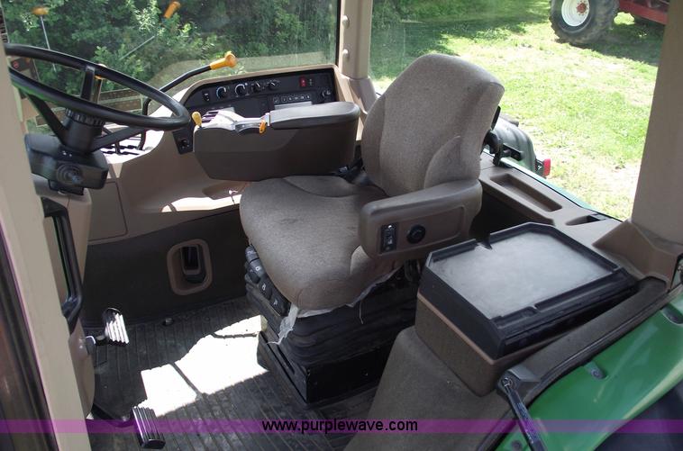 image for item A4215 2000 John Deere 9300T tractor