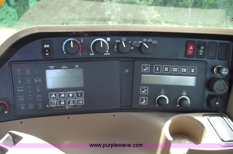 image for item A4215 2000 John Deere 9300T tractor