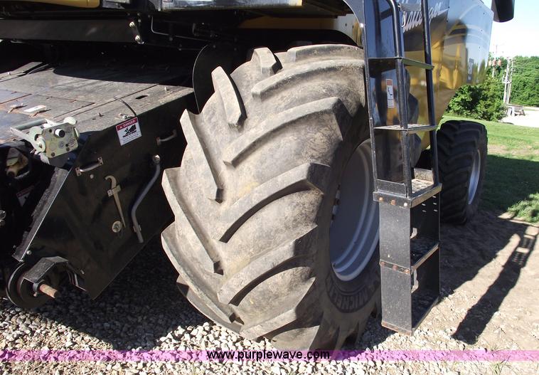 image for item A4227 2005 Challenger 670 RWA combine