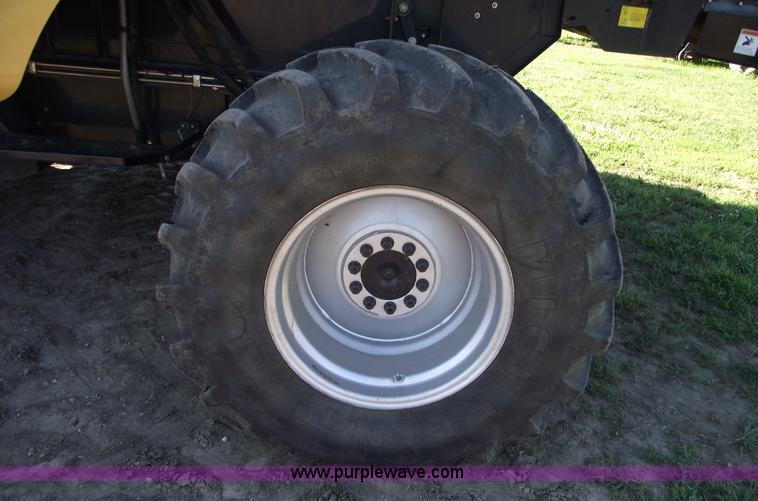 image for item A4227 2005 Challenger 670 RWA combine