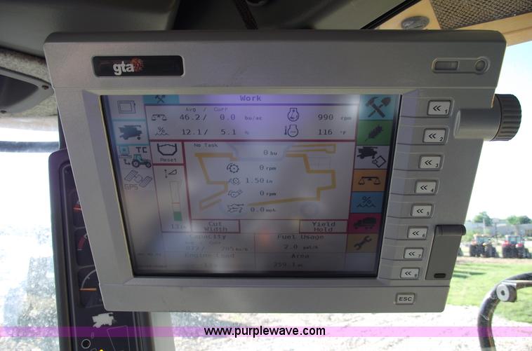 image for item A4227 2005 Challenger 670 RWA combine