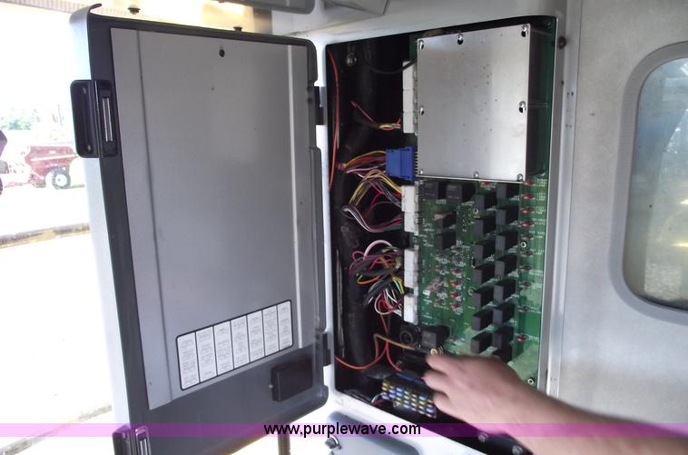 image for item A4227 2005 Challenger 670 RWA combine