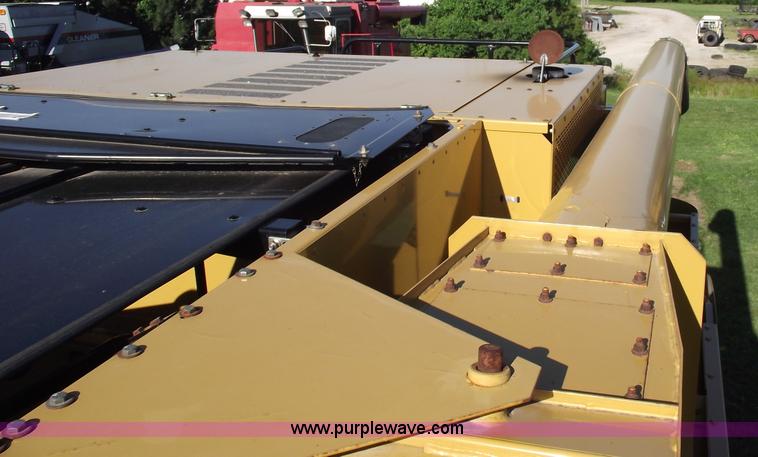 image for item A4227 2005 Challenger 670 RWA combine