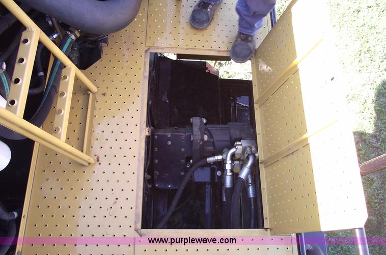 image for item A4227 2005 Challenger 670 RWA combine