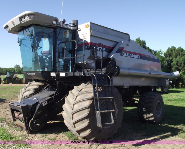 image for item A4231 2001 Gleaner R72 RWA combine