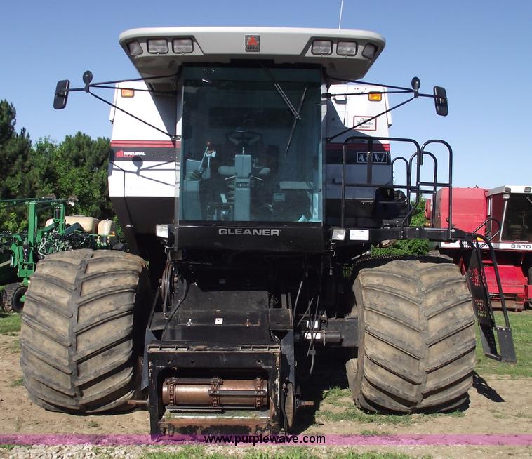 image for item A4231 2001 Gleaner R72 RWA combine