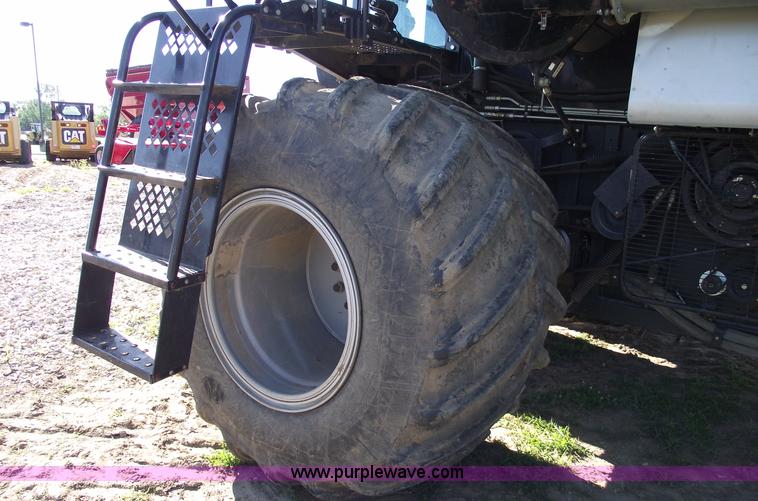 image for item A4231 2001 Gleaner R72 RWA combine