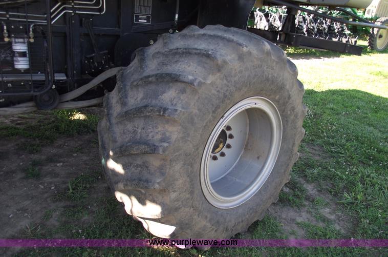 image for item A4231 2001 Gleaner R72 RWA combine