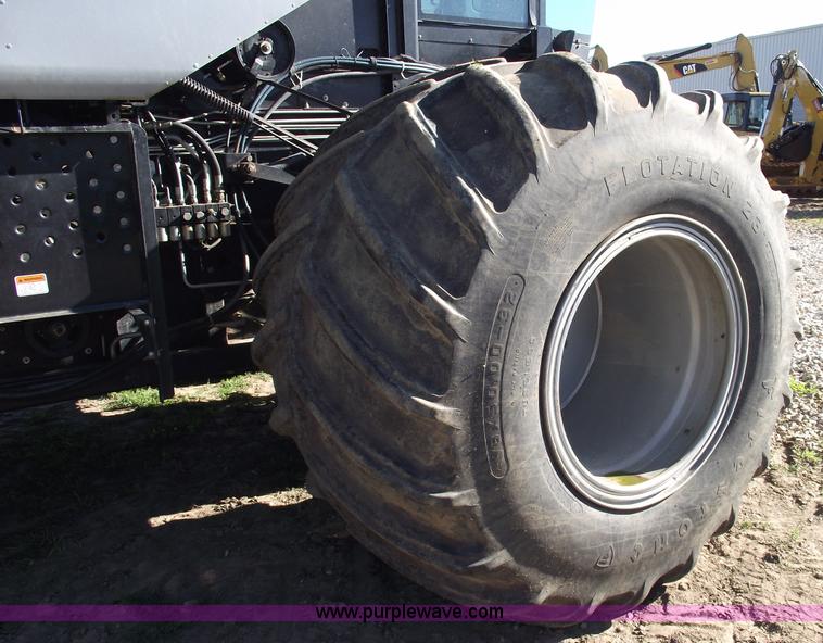 image for item A4231 2001 Gleaner R72 RWA combine