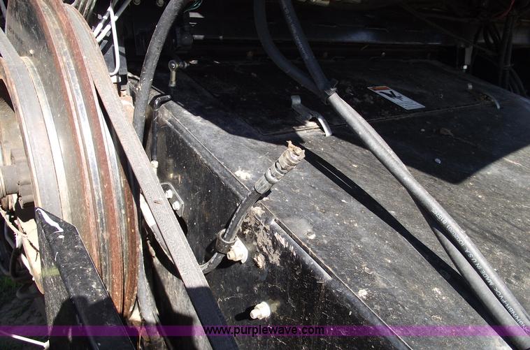 image for item A4231 2001 Gleaner R72 RWA combine