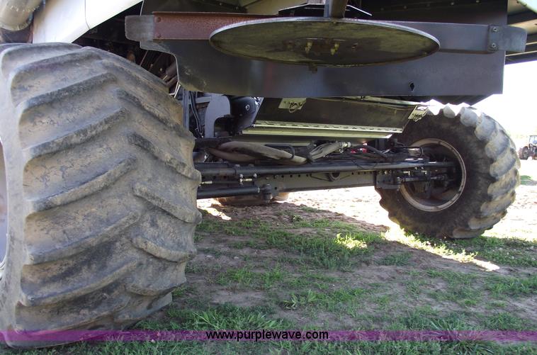 image for item A4231 2001 Gleaner R72 RWA combine