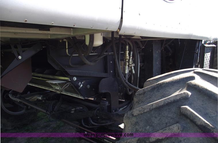 image for item A4231 2001 Gleaner R72 RWA combine