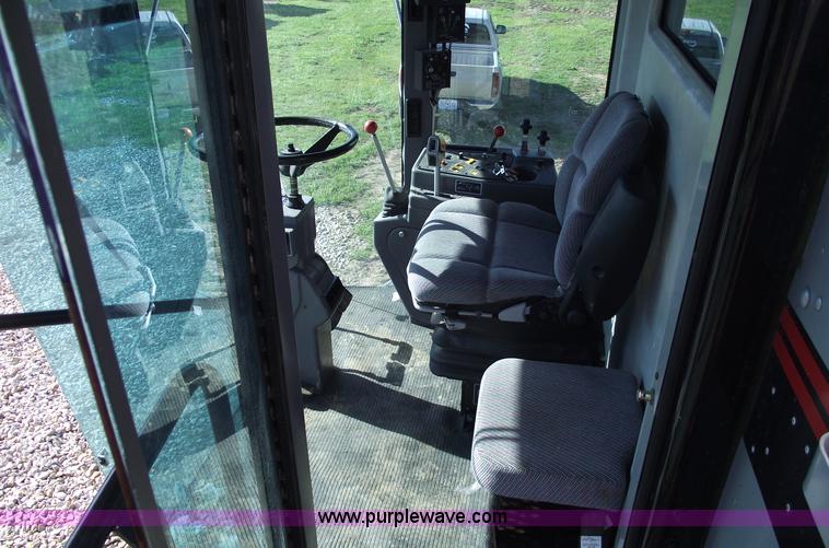 image for item A4231 2001 Gleaner R72 RWA combine