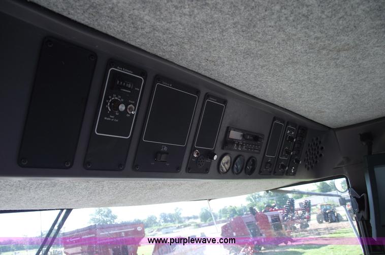 image for item A4231 2001 Gleaner R72 RWA combine