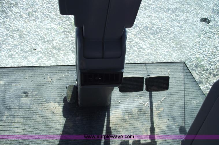 image for item A4231 2001 Gleaner R72 RWA combine