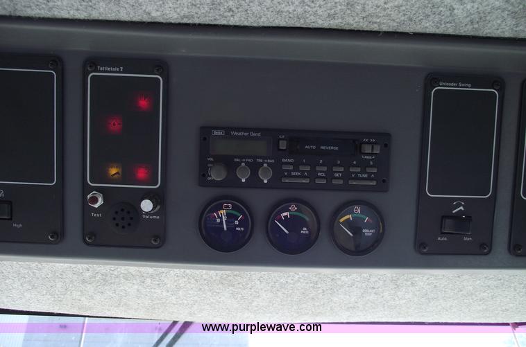 image for item A4231 2001 Gleaner R72 RWA combine