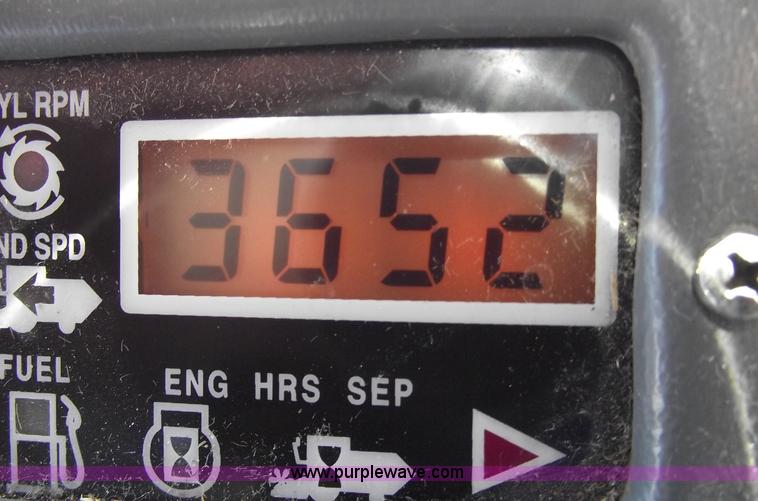 image for item A4231 2001 Gleaner R72 RWA combine