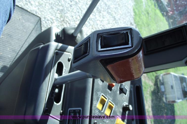 image for item A4231 2001 Gleaner R72 RWA combine