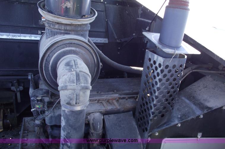 image for item A4231 2001 Gleaner R72 RWA combine