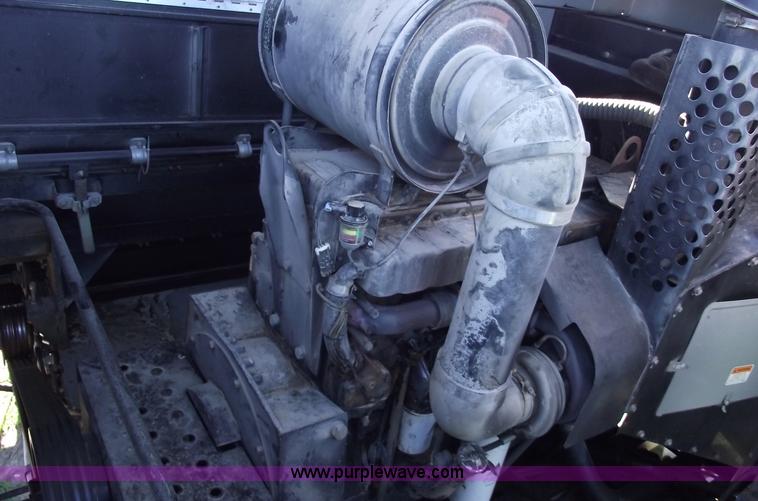 image for item A4231 2001 Gleaner R72 RWA combine