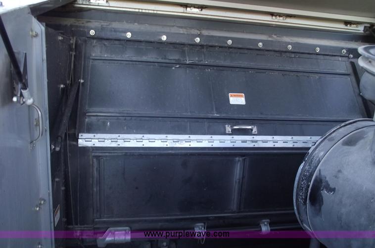 image for item A4231 2001 Gleaner R72 RWA combine