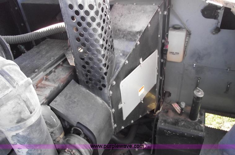 image for item A4231 2001 Gleaner R72 RWA combine