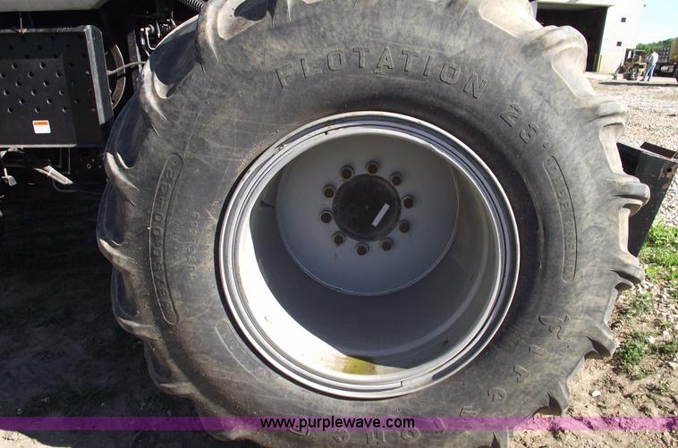 image for item A4231 2001 Gleaner R72 RWA combine