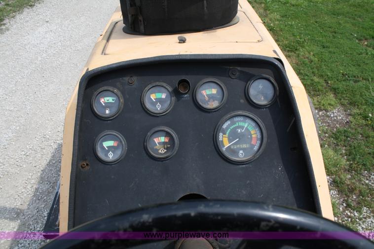 image for item 4759 1972 Case 1175 tractor