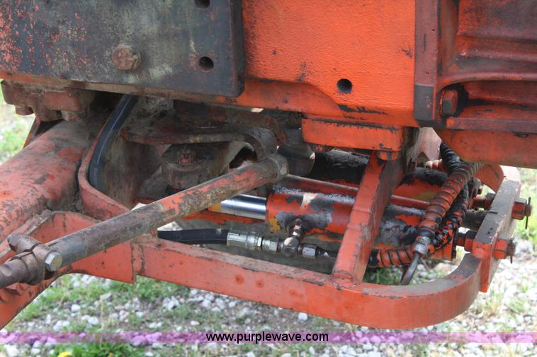 image for item 4759 1972 Case 1175 tractor