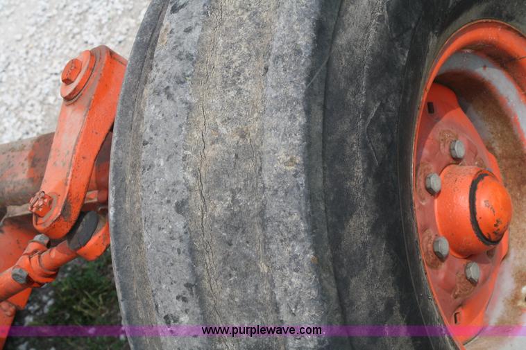 image for item 4759 1972 Case 1175 tractor