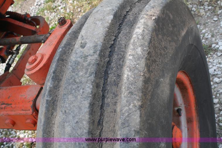 image for item 4759 1972 Case 1175 tractor