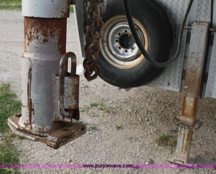 image for item 4764 1994 Barrett aluminum stock trailer