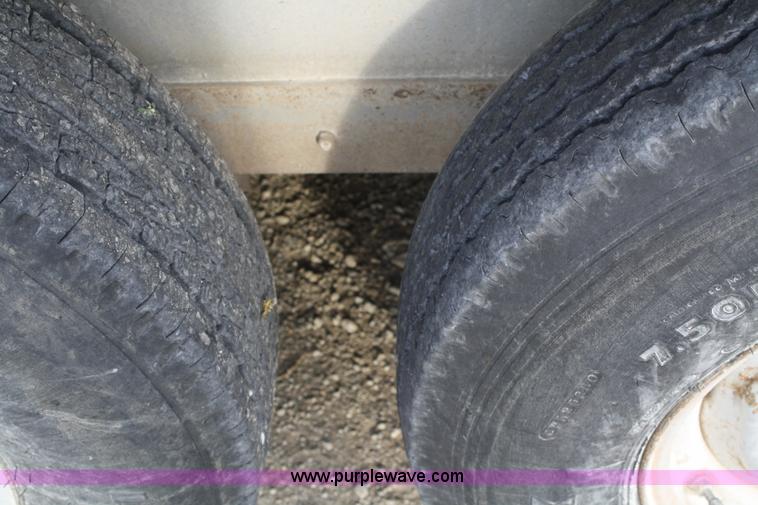 image for item 4764 1994 Barrett aluminum stock trailer