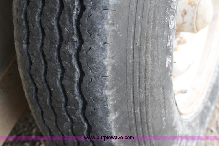 image for item 4764 1994 Barrett aluminum stock trailer